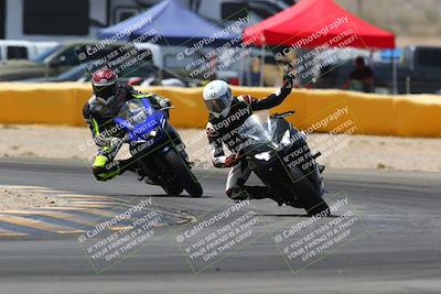 media/Apr-10-2022-SoCal Trackdays (Sun) [[f104b12566]]/Turn 2 (1135am)/